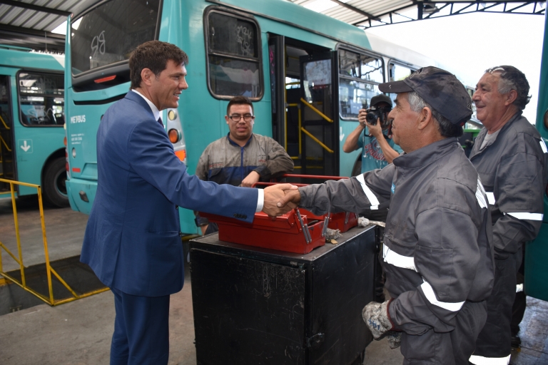 Ministro visita Terminal Los Nogales