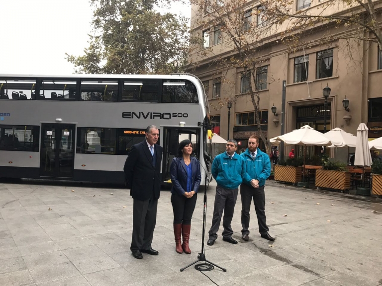 Usuarios le colocan 6,7 a bus de dos pisos