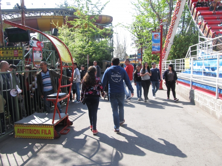 La familia Metbus celebró su fiesta de fin de año en Fantasilandia